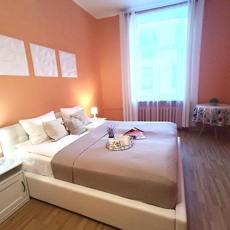 Spacious Old Town Family Peachy 2 Bedrooms Apartment, Nearby The Riga Presidential Castle Exteriör bild