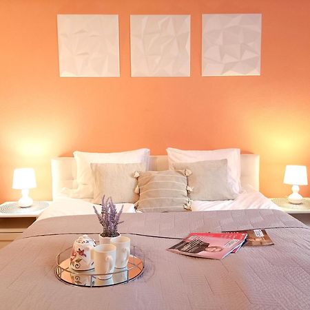 Spacious Old Town Family Peachy 2 Bedrooms Apartment, Nearby The Riga Presidential Castle Exteriör bild