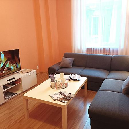 Spacious Old Town Family Peachy 2 Bedrooms Apartment, Nearby The Riga Presidential Castle Exteriör bild