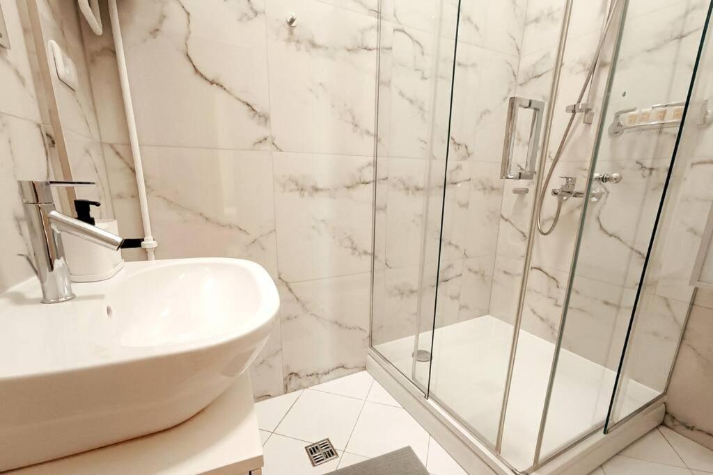 Spacious Old Town Family Peachy 2 Bedrooms Apartment, Nearby The Riga Presidential Castle Exteriör bild