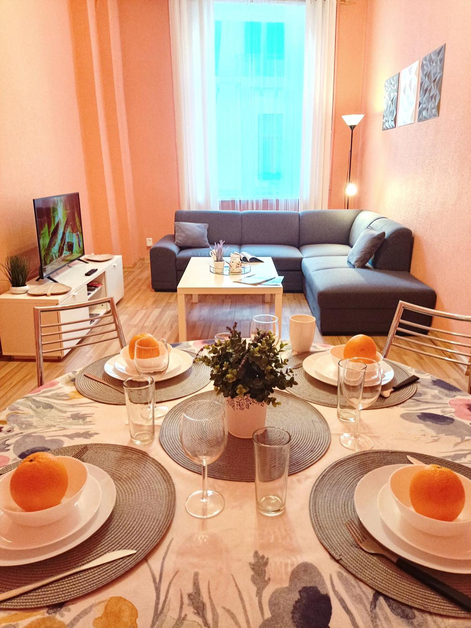 Spacious Old Town Family Peachy 2 Bedrooms Apartment, Nearby The Riga Presidential Castle Exteriör bild